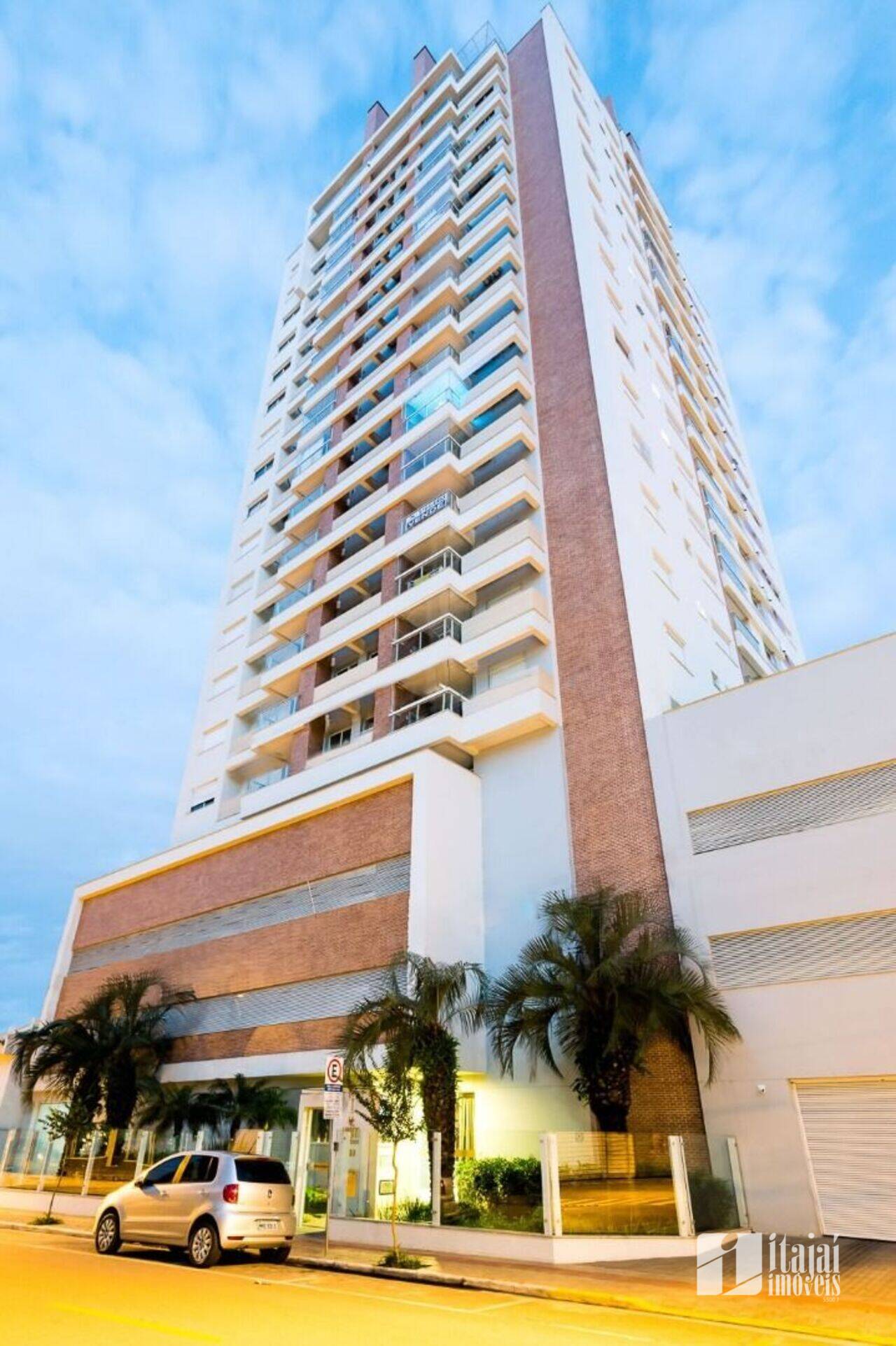 Apartamento Centro Itajaí — foto 1
